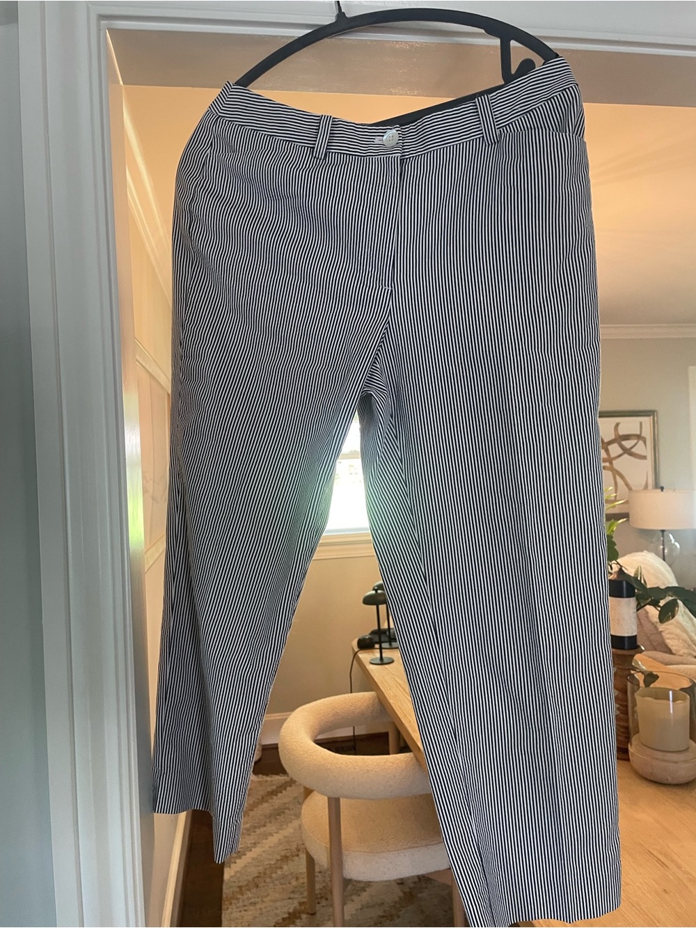 Jones New York stretch signature pant Navy and White Pinstripe Women's Capri  8
